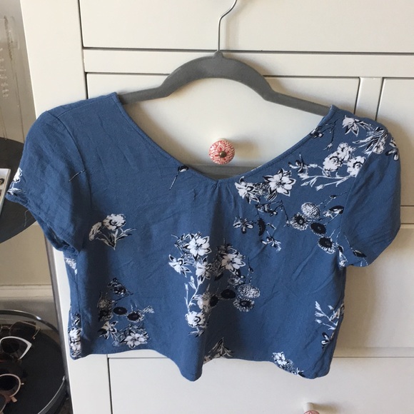 🚫BUNDLED🚫Blue floral crop top - Picture 3 of 3